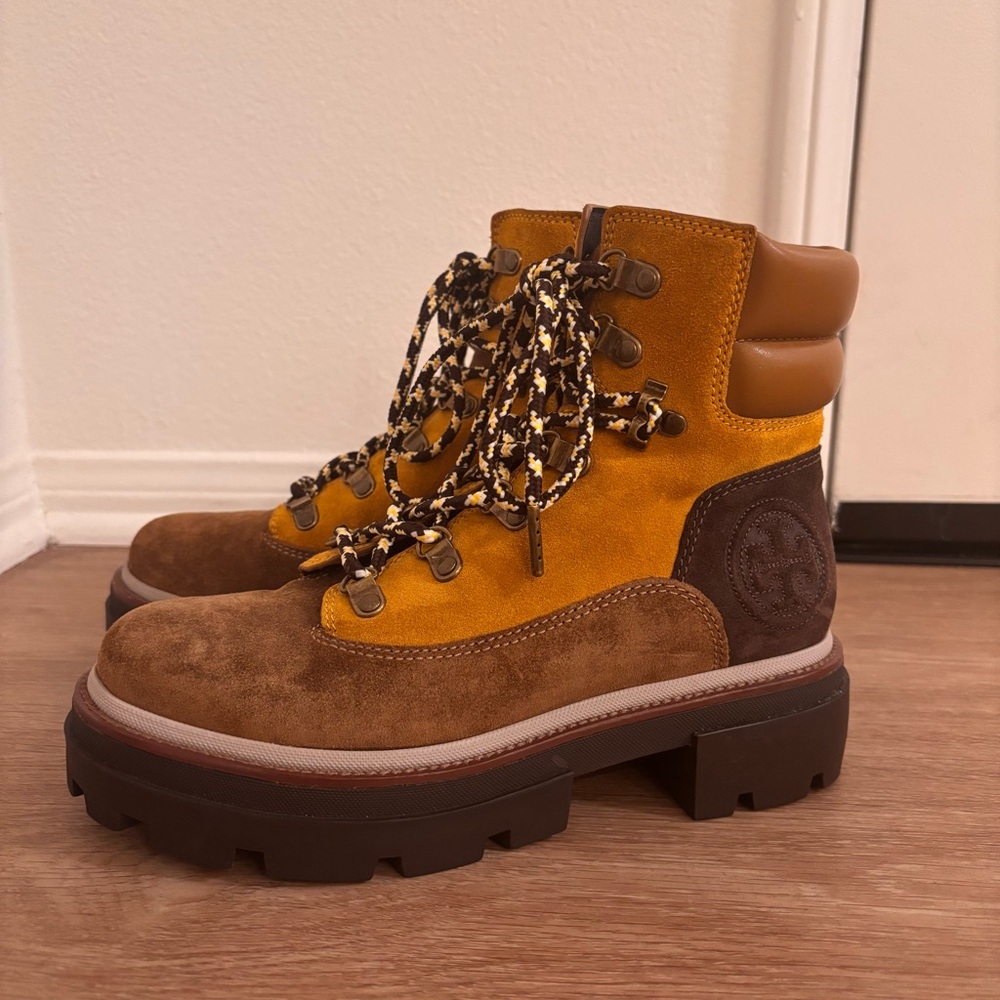 TORY BURCH - Miller Lug Hiker Boot - Size W 7.5 - Brown Suede Lace-Up Ankle Boot - Picture 4 of 5